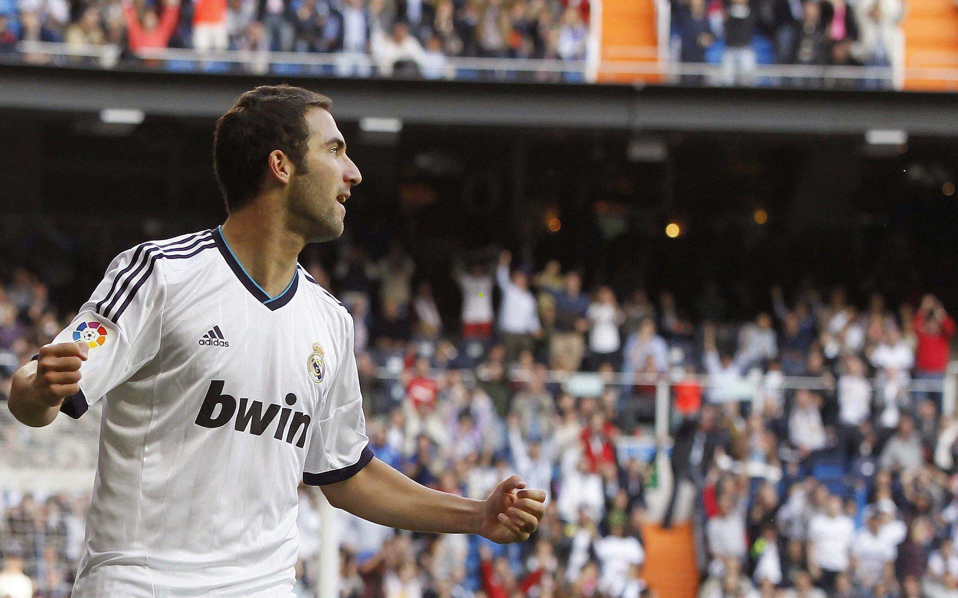 英媒433发布C罗梅西生涯总数据对比,足坛再掀终极辩论