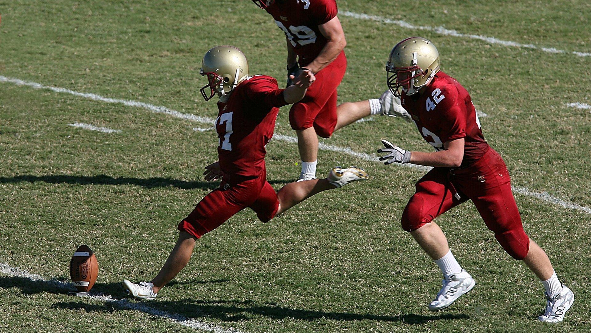 欧冠本轮最佳阵容揭晓,姆巴佩领军锋线,霍伊伦与厄德高崭露头角